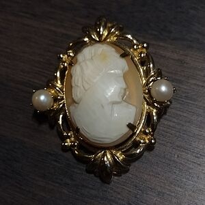 Shell Cameo Faux Pearl Brooch